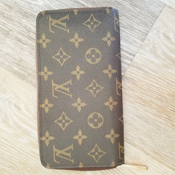 Louis Vuitton Monogram Zippy Zip-up Canvas Wallet - Picture 14 of 15